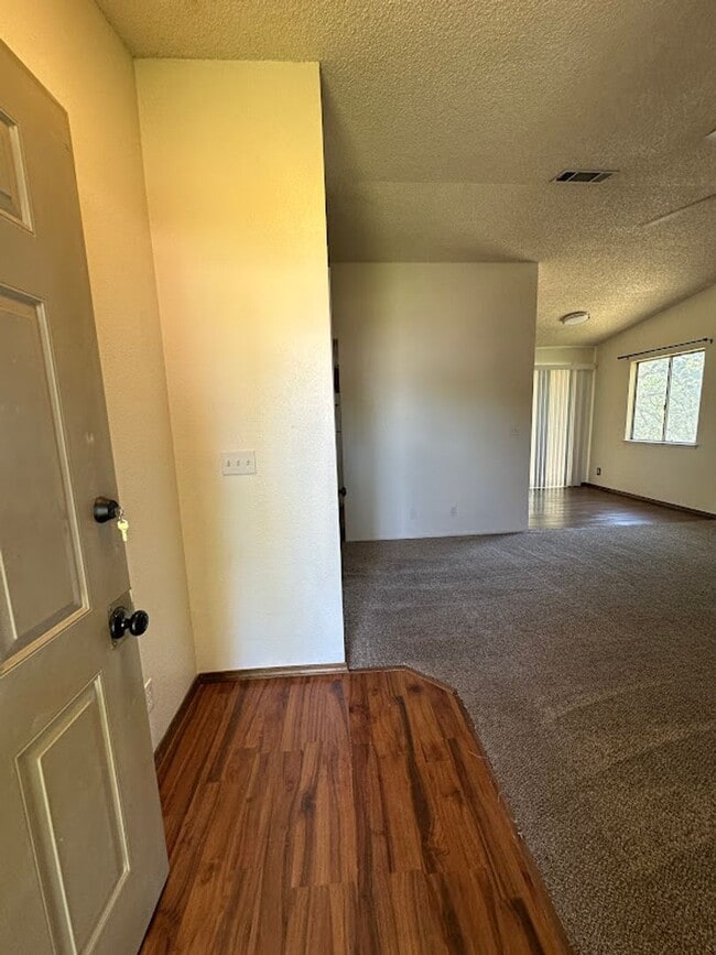Building Photo - Well maintained home on 1.14 acres - Landscaping included!