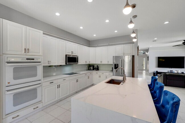 Building Photo - 19084 Skyridge Cir