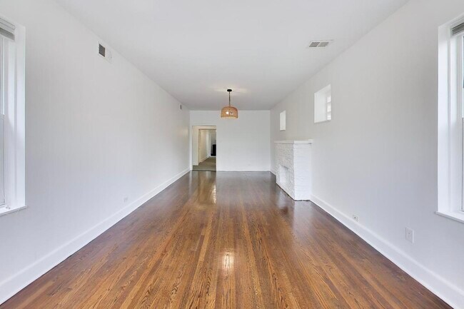 Building Photo - 3336 W Evergreen Ave