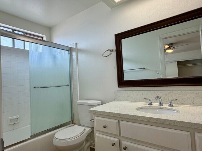 Building Photo - 529