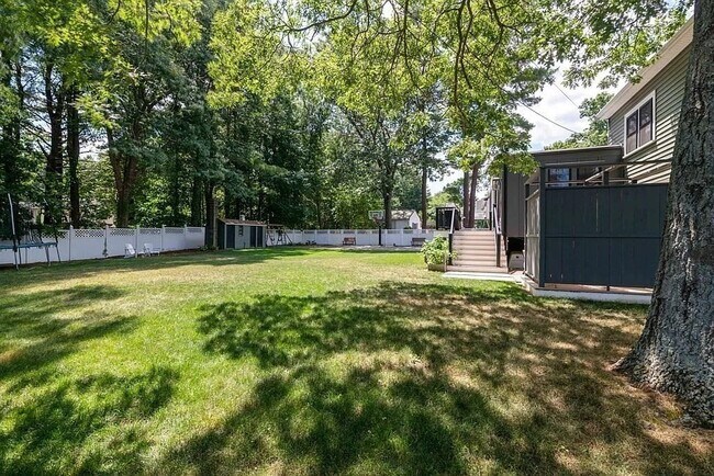 Building Photo - 2 Hazelwood Dr