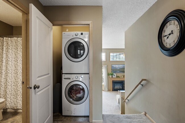 Building Photo - Spacious 3-Bedroom Townhome in Prime Savage/Prior Lake Location
