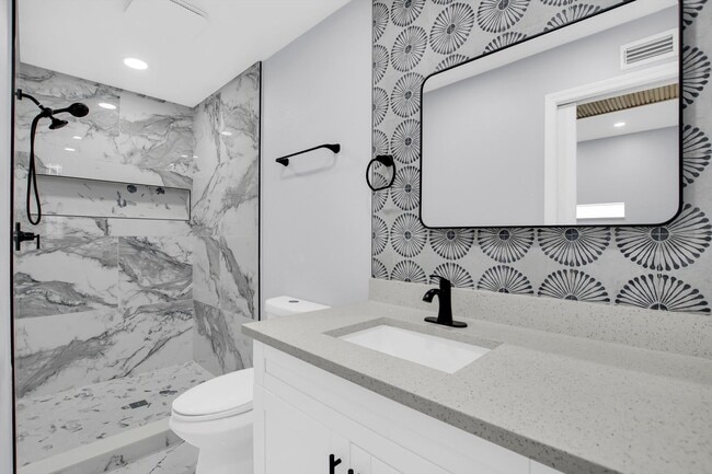 Building Photo - Modern, Stylish 1-Bed, 1-Bath Apartment - Electric, Water, Grounds Care, and Pest Control all Inc...