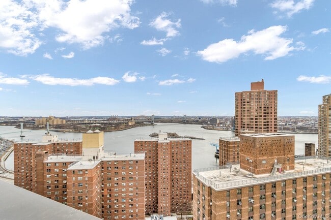 Building Photo - 340 E 93rd St