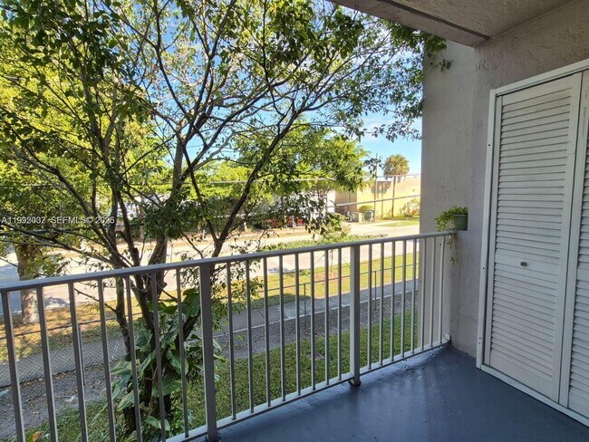 Building Photo - 2660 W 76th St