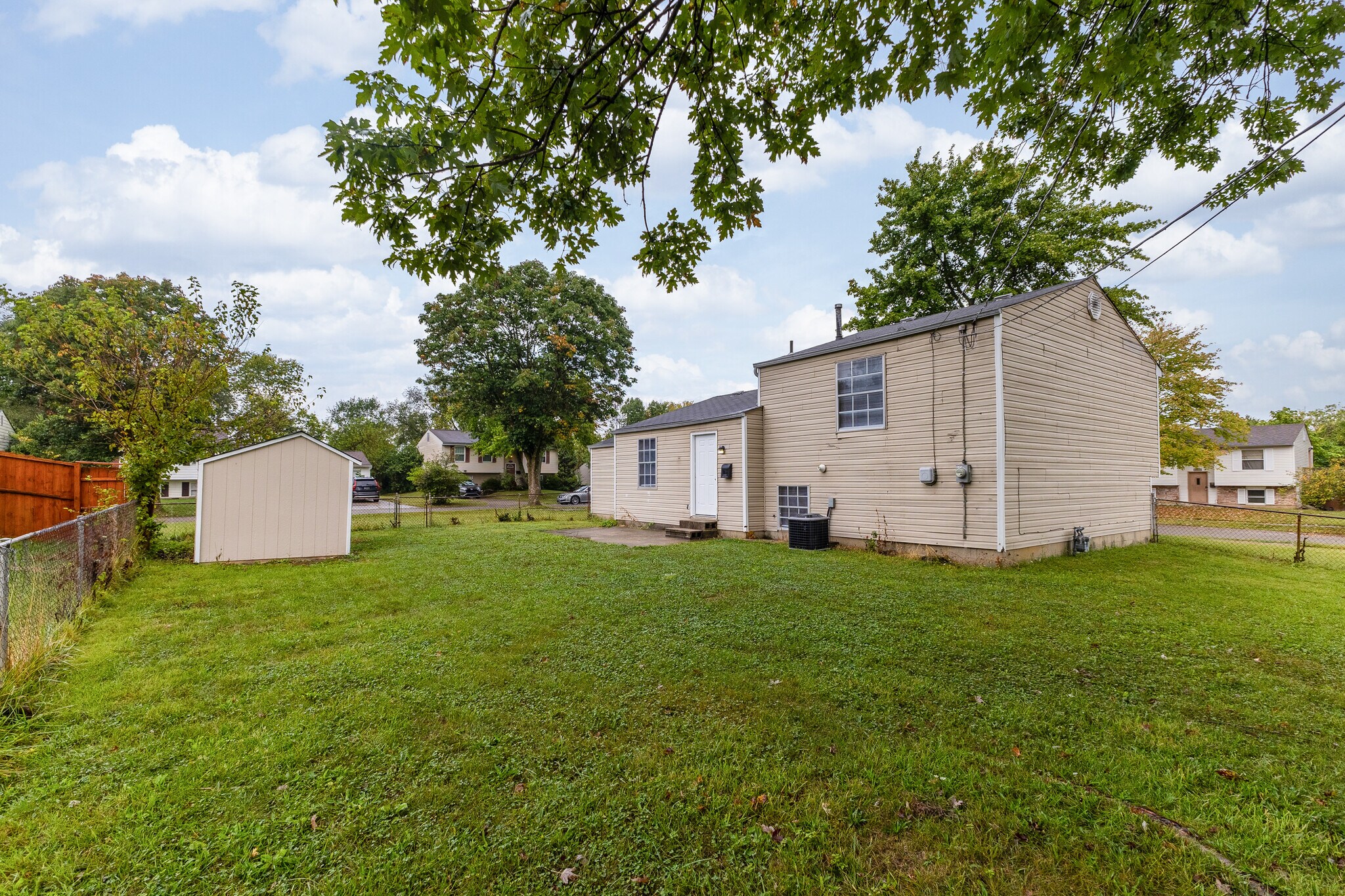 Building Photo - 1885 Lincrest Dr