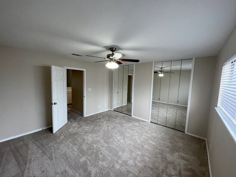 Building Photo - 5001 Grande Dr
