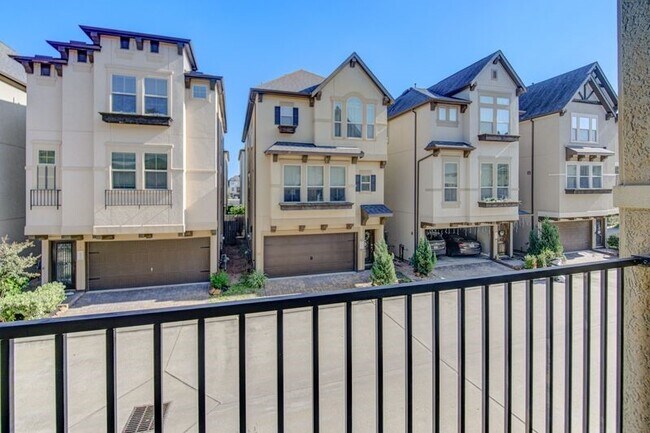 Building Photo - 10014 Spring Shadows Park Cir