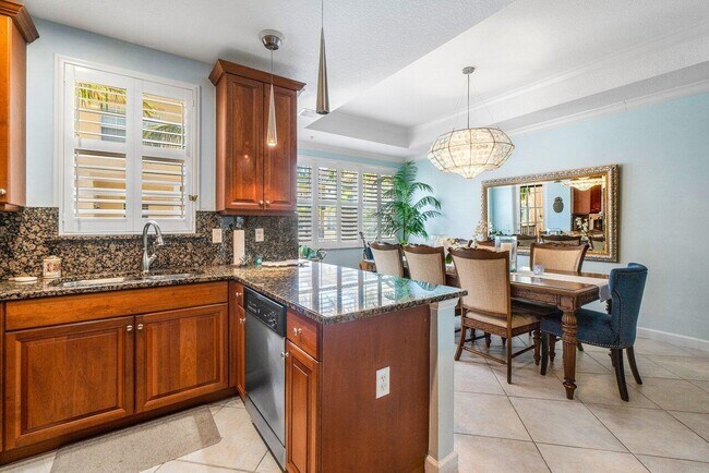 Building Photo - 11756 Valencia Gardens Ave