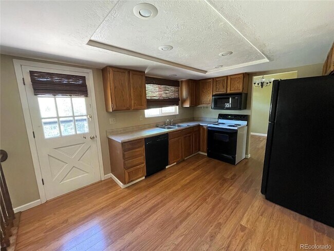 Building Photo - 6534 Zinnia St