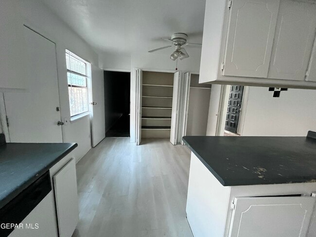 Building Photo - 10418 Ashwood Dr