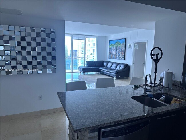 Building Photo - 950 Brickell Bay Dr