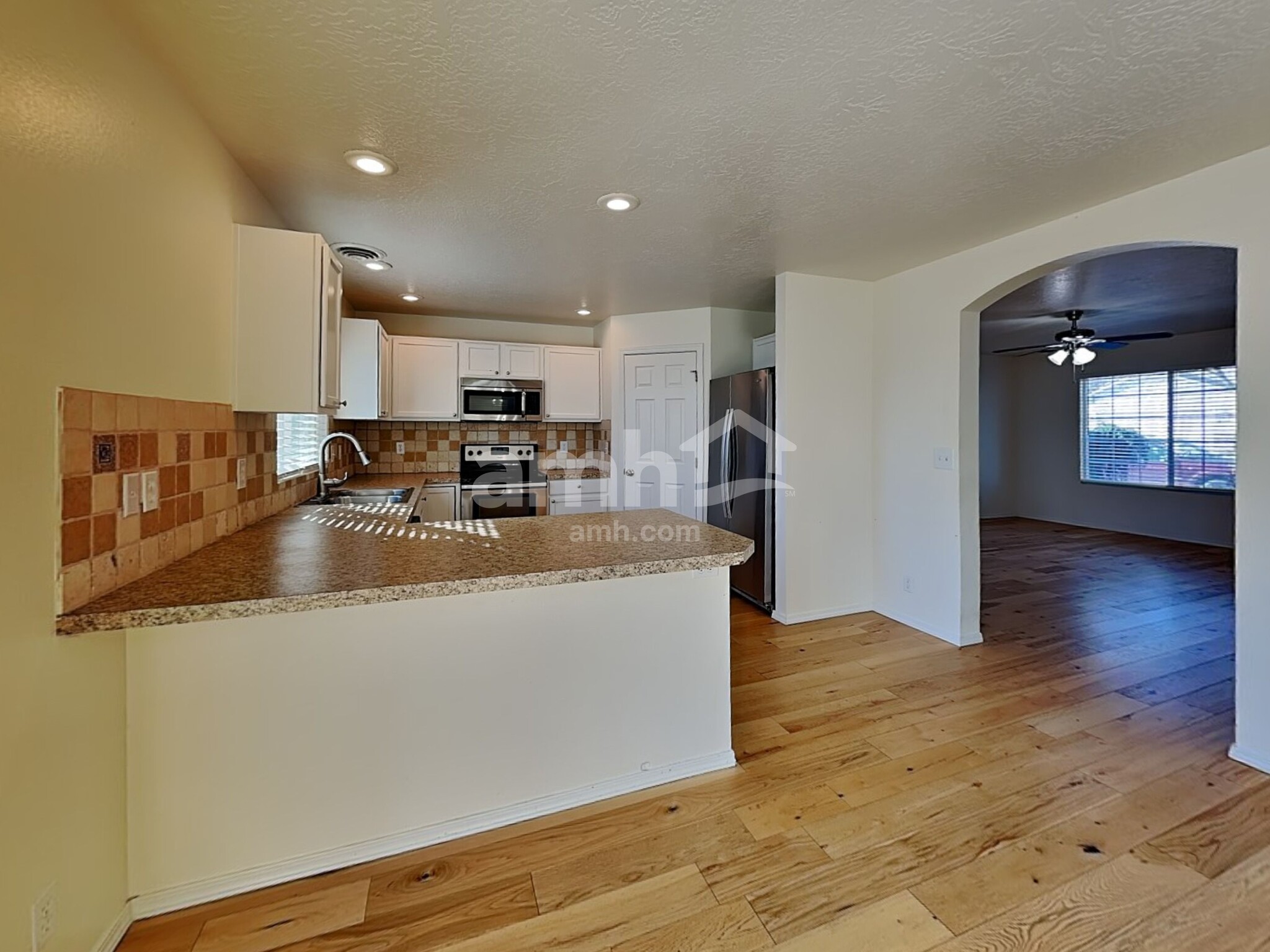 Building Photo - 895 E Folgado Ct