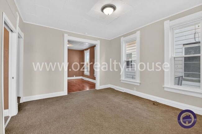 Building Photo - 837 Lorain St