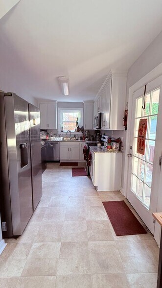 Building Photo - 335 Claremont St