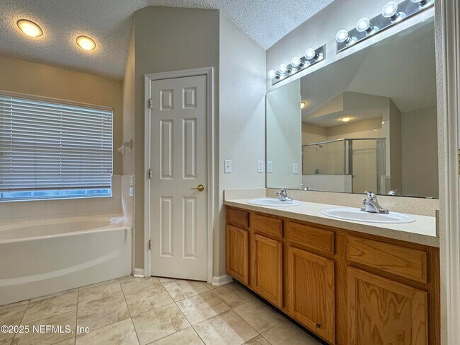 Building Photo - 6835 Otters Den Ct N