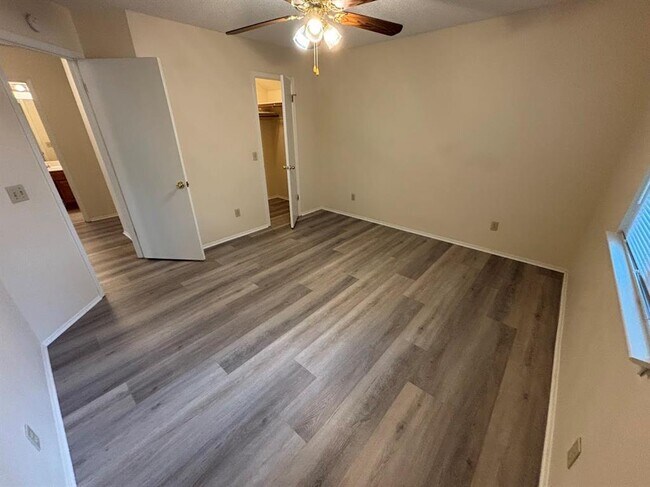 Building Photo - 10911 Grassmere Ct