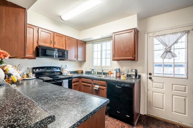 Building Photo - 3612 Queen Anne Way