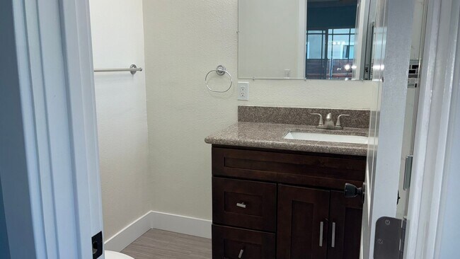 Building Photo - 5 Bedroom 4 Bath House in Garden Grove