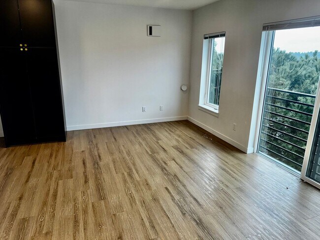 Interior Photo - Cypress Greenwood ~ The Heart of Phinney Ridge