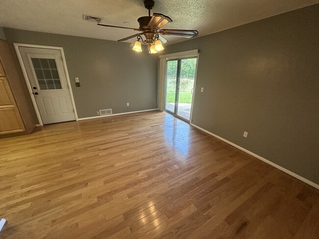 Building Photo - 137 E Jarman Dr