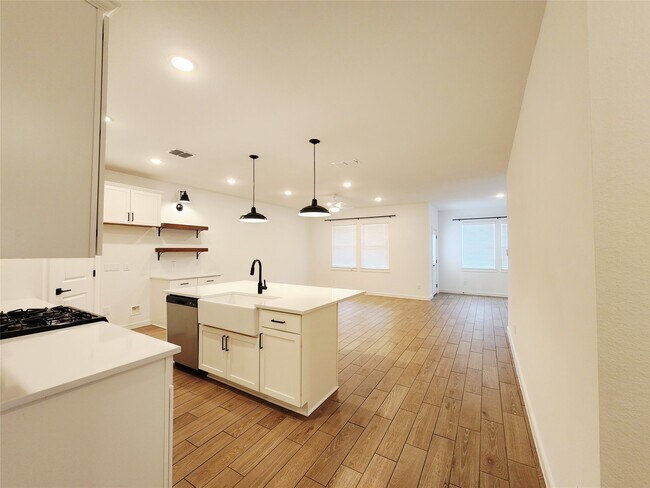 Building Photo - 8430 Bay Rdg Cir