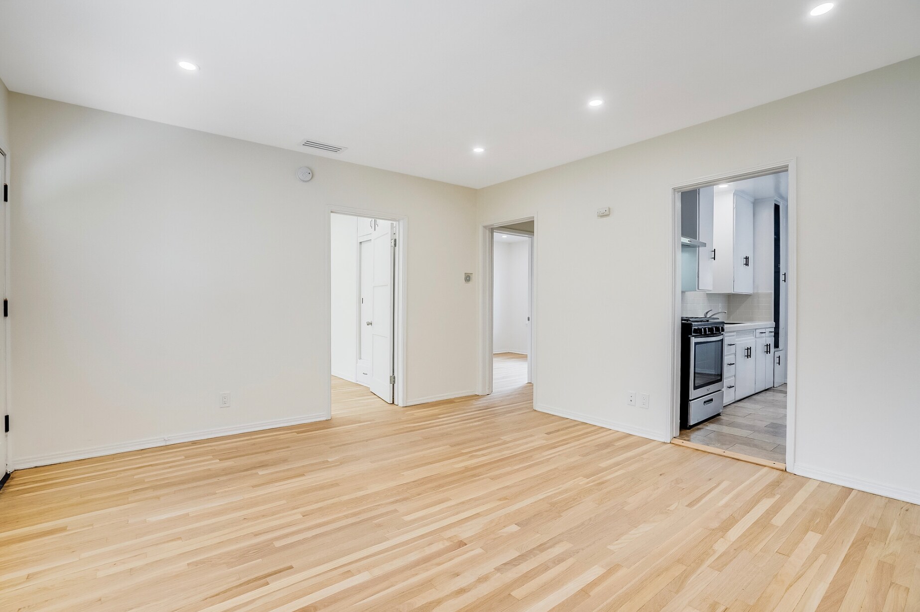 natural light - 4244 Tujunga Ave