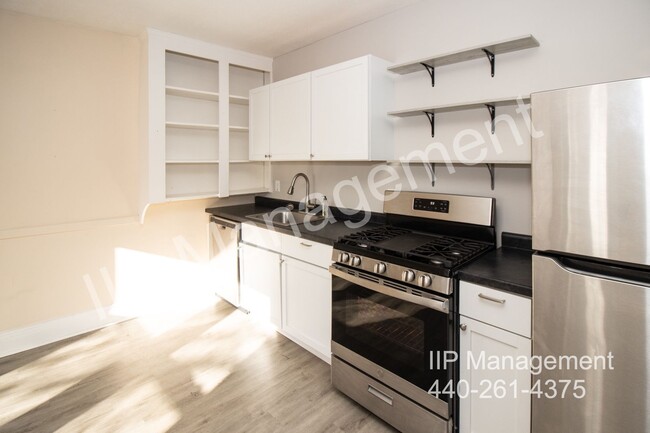 Building Photo - Very Stylish 1BR 1BA Up Unit in Lakewood -...