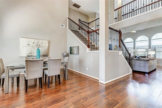 Building Photo - 2208 Breezeway Bend Dr