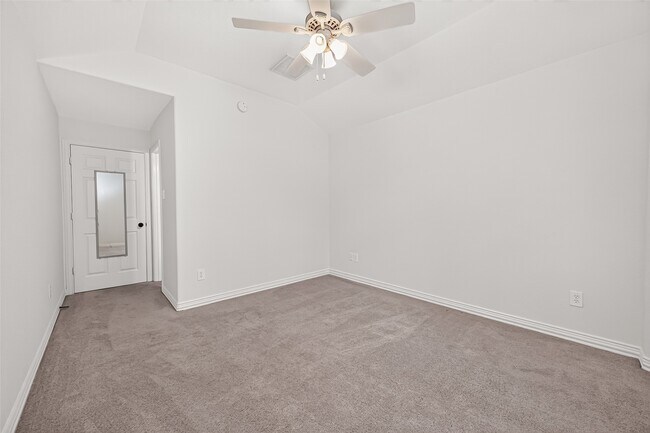 Building Photo - 18 Petal Park Pl