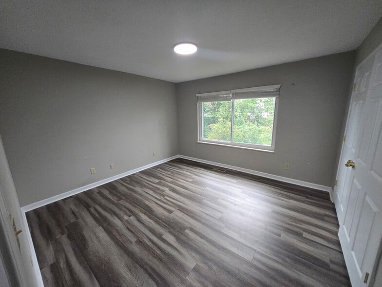 Building Photo - 118 Asbury Way