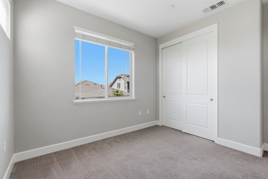 Building Photo - 453 Diamond Peak Ln
