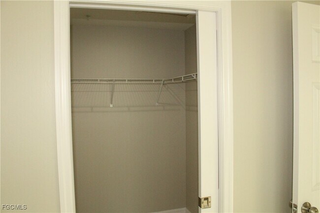 Building Photo - 912 SW 39th Terrace