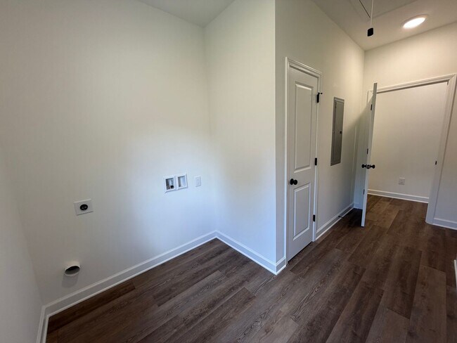 Building Photo - Brand New 3/2 House in Celanese- $1,995
