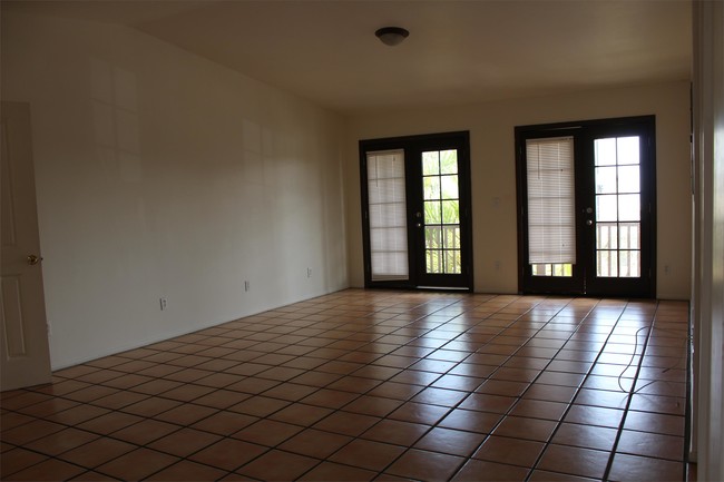 Building Photo - 6552 Del Playa Dr
