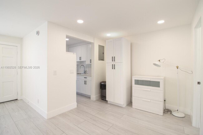 Building Photo - 1440 SE 15th St