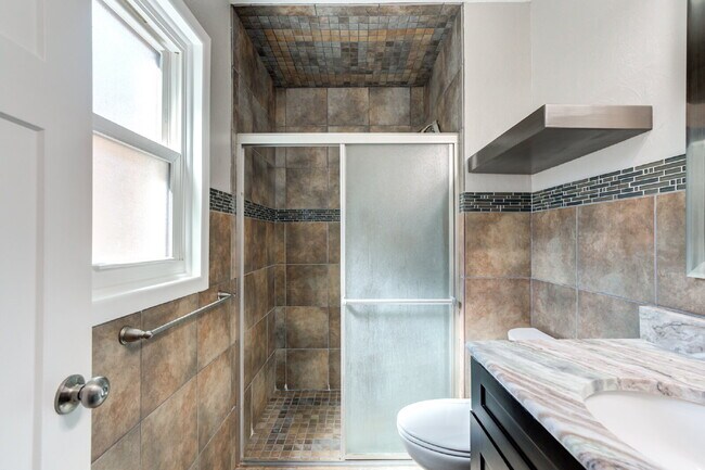 Building Photo - Renovated Three-Bedroom home in Central Lu...