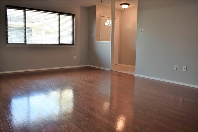 Building Photo - 1505 Silverpines Rd