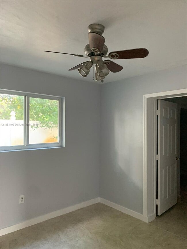 Building Photo - 6180 SW 42nd Ct