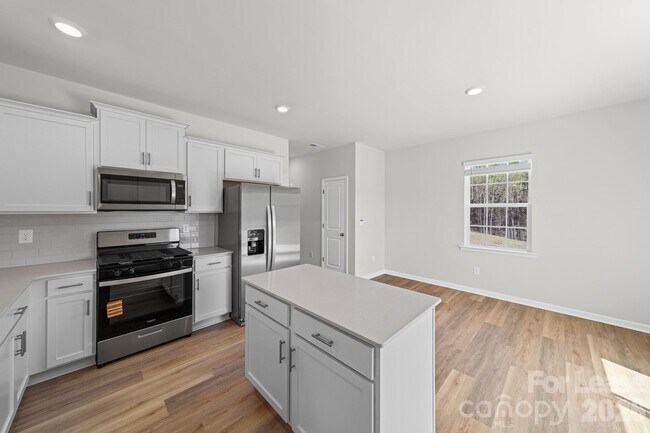 Building Photo - 204 Calvin Crk Dr