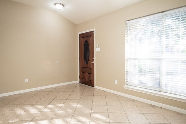 Building Photo - 6342 Applewood Forest Dr