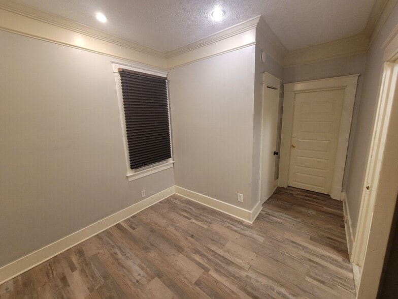 Building Photo - 3605 Hydes Ferry Rd