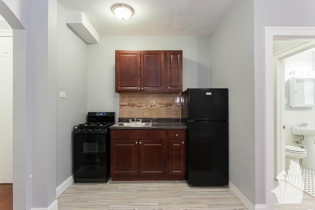 Building Photo - 1 bedroom in Chicago IL 60626