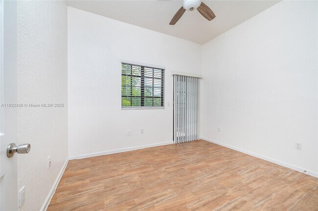 Building Photo - 2851 Riverside Dr