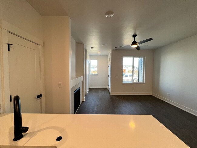 Building Photo - Petrosa 3 Bedroom Townhome