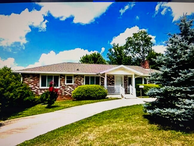 Primary Photo - 775 Caribou Rd
