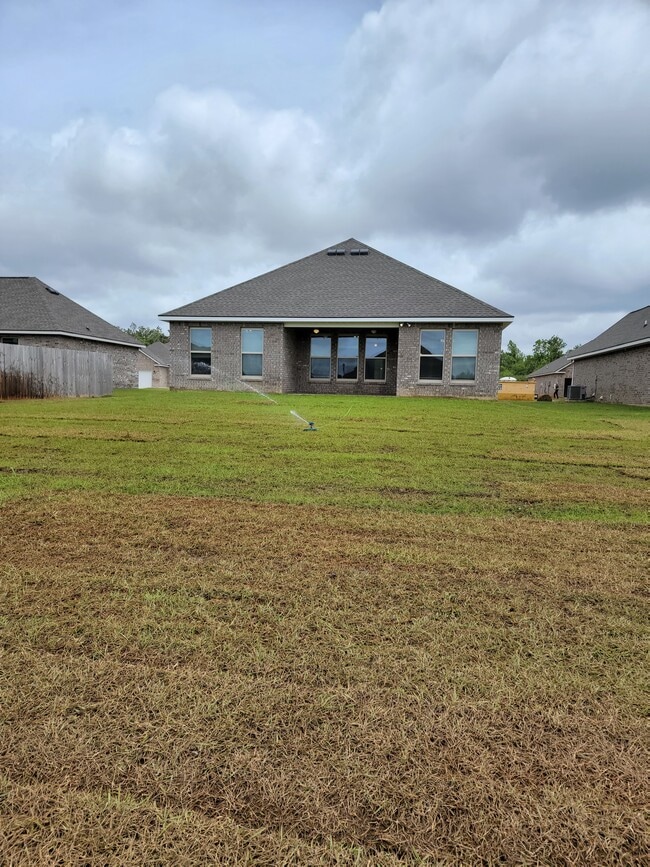 Building Photo - 1060 Stella Rd