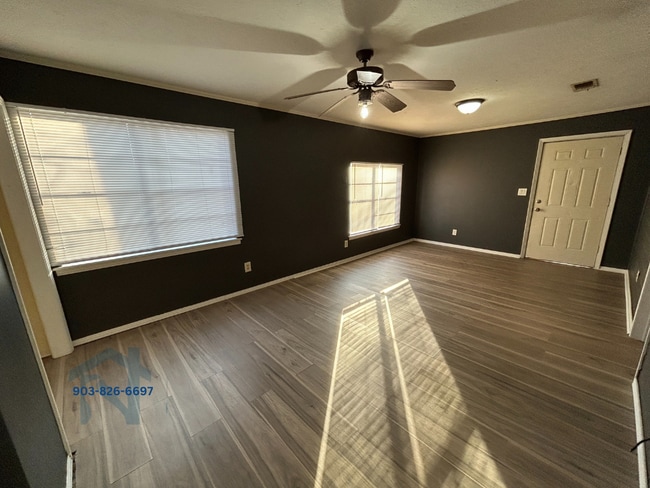 Building Photo - 403 W 41st St