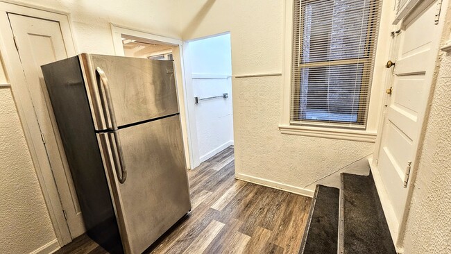 Building Photo - 5507 N Campbell Ave