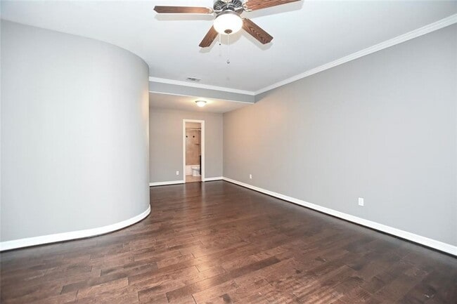Building Photo - Gorgeous Contemporary Three Bedroom!